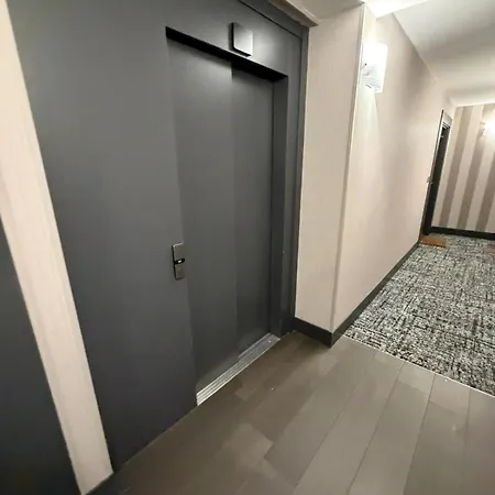 Modern 2br Train, Versailles, Paris Διαμέρισμα